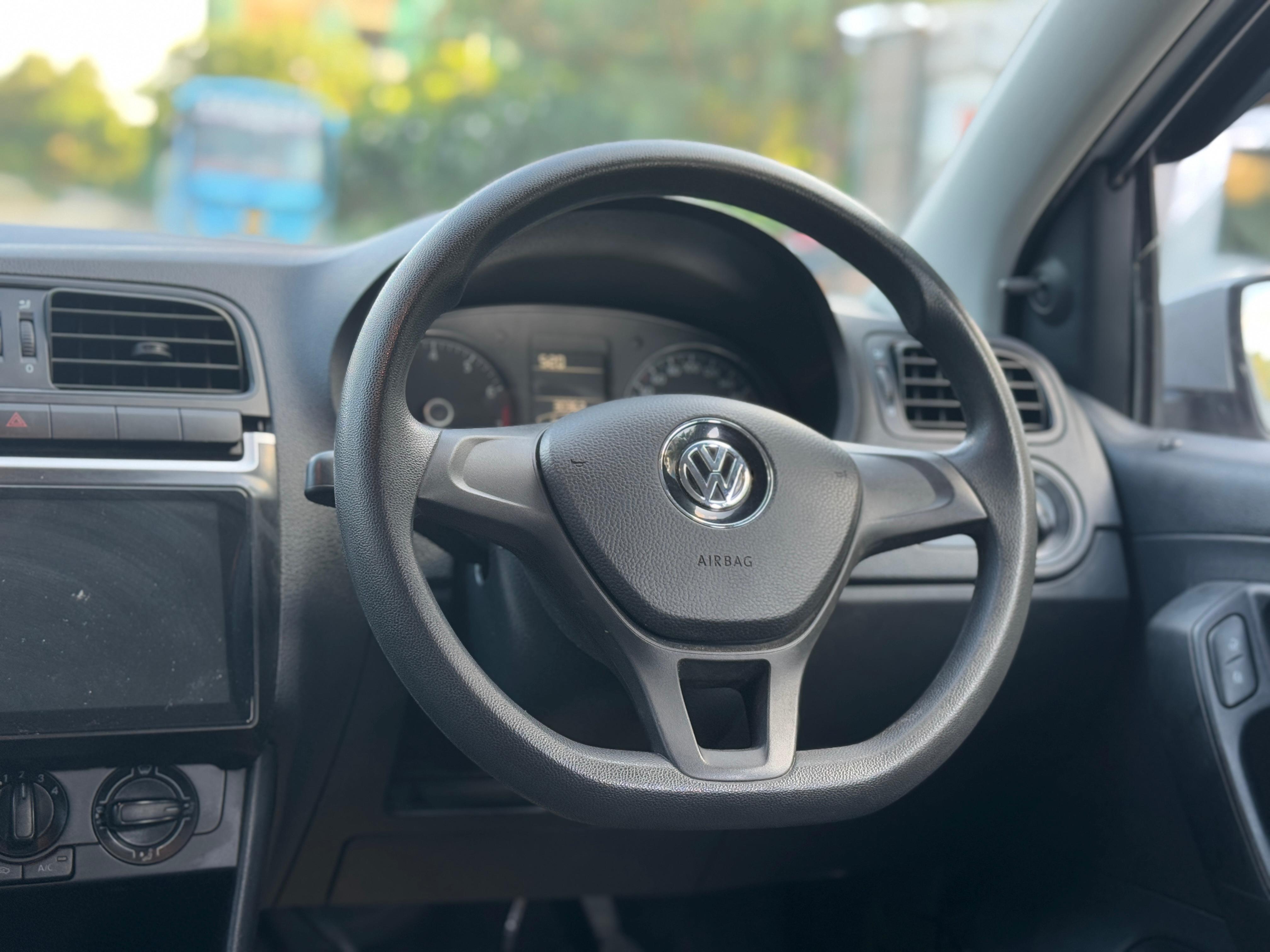 Volkswagen POLO TREND LINE  2022 - Image 6