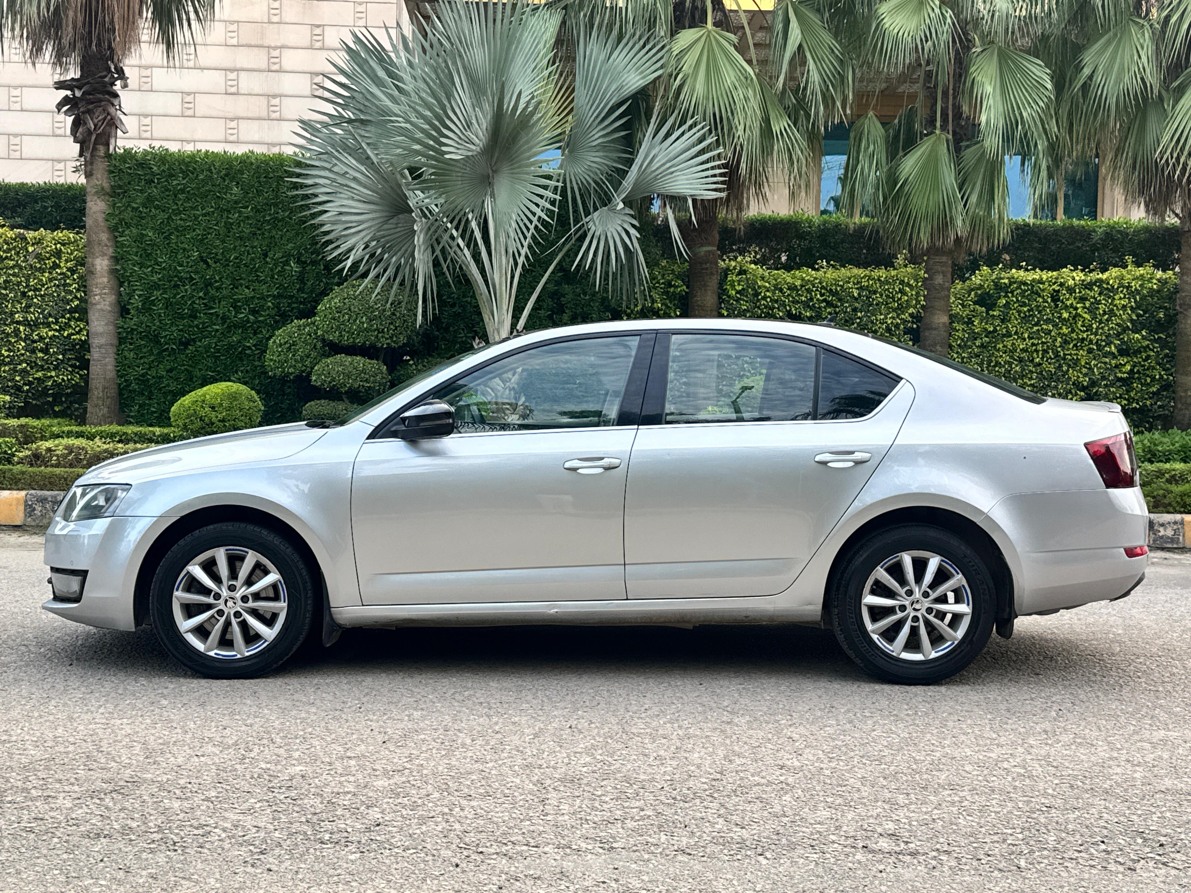 Skoda OCTAVIA STYLE PLUS  2017 - Image 8